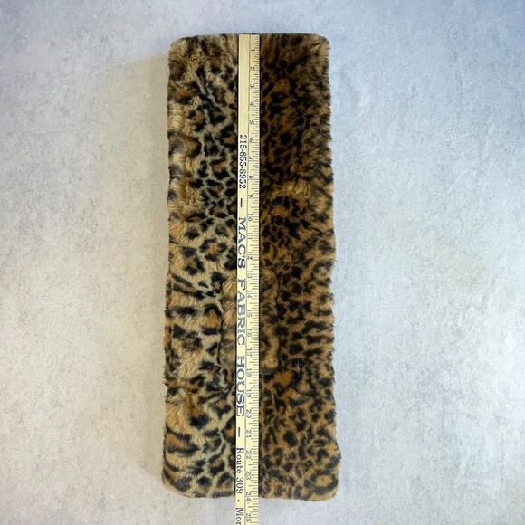 Apparis Jasper Leopard Scarf Womens Fake Fur Animal Print Scarf NEW with TAGS! - Picture 8 of 9